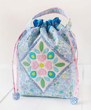 Blithe Bucket Bag Pattern by Arabesque Scissors