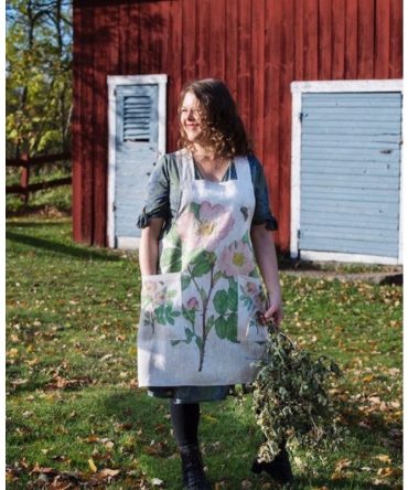 Emma Sjodin: Apron Wild Roses